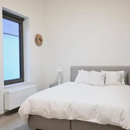 Double Modern Night In Station